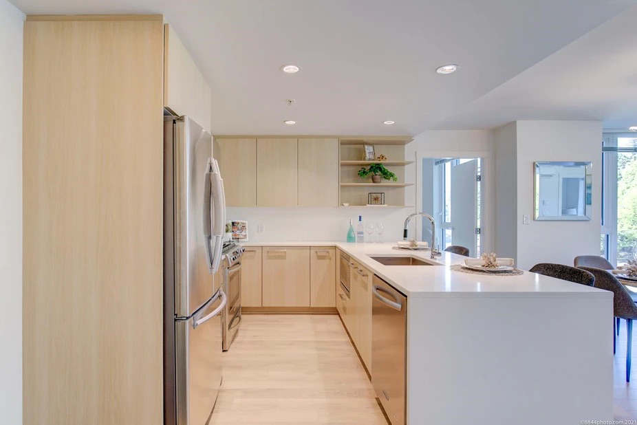 8288 Granville Avenue - Photo 4 of 11