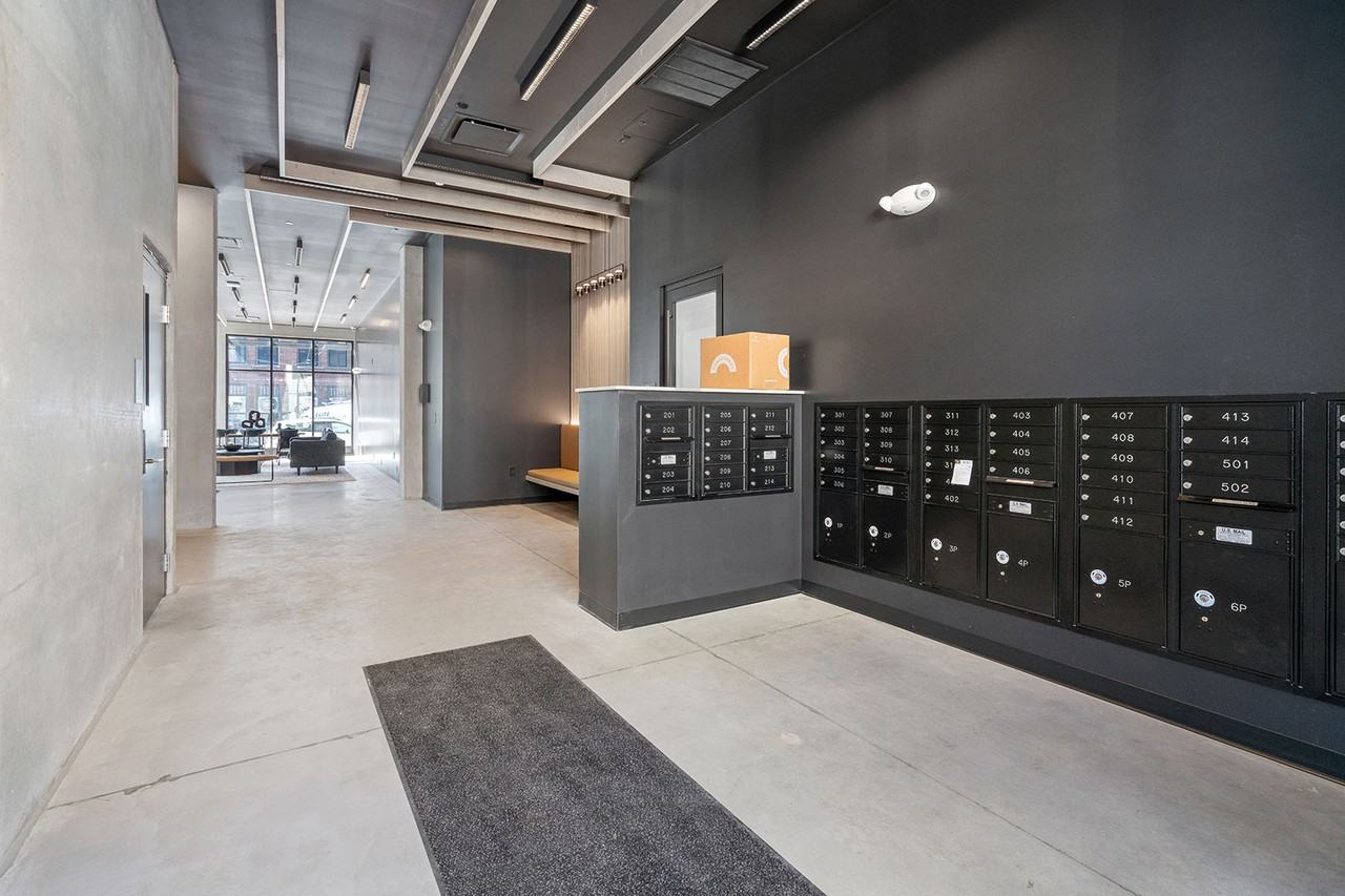 Urbane 210 - Photo 3 of 24