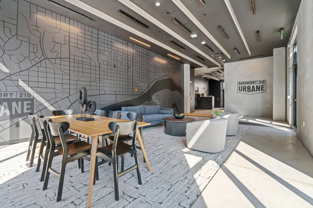 Urbane 210 - Photo 6 of 24