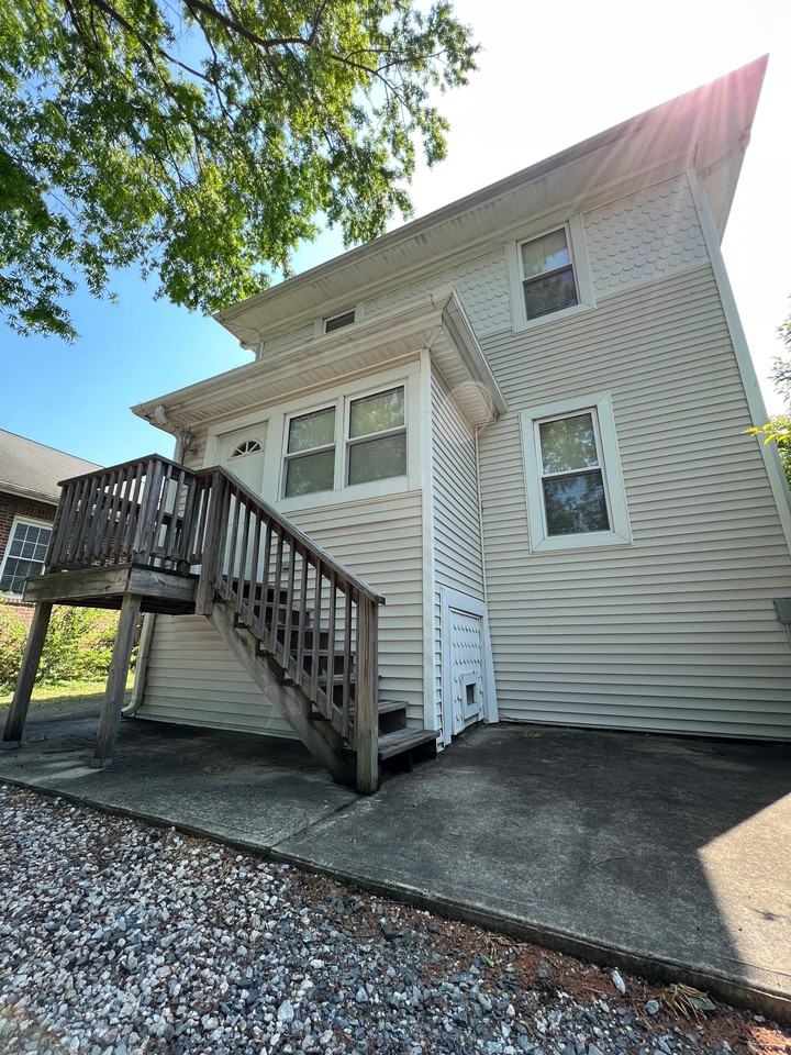 311 North Spring Street #A - Photo 2 of 10