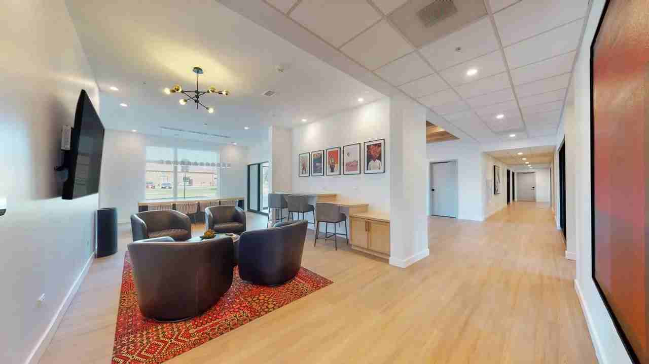 Vantage - Photo 5 of 22