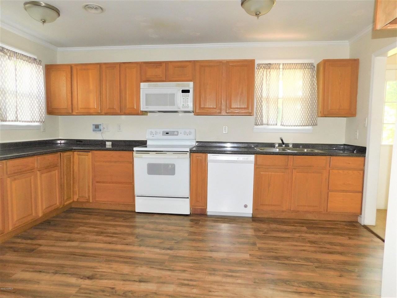 529 Henderson Drive - Photo 3 of 4