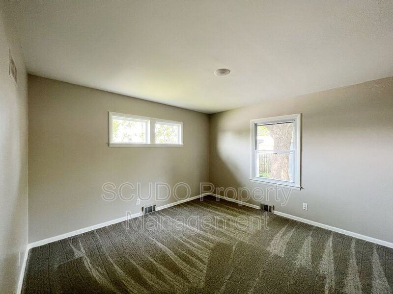 875 S Water St - Photo 3 of 23