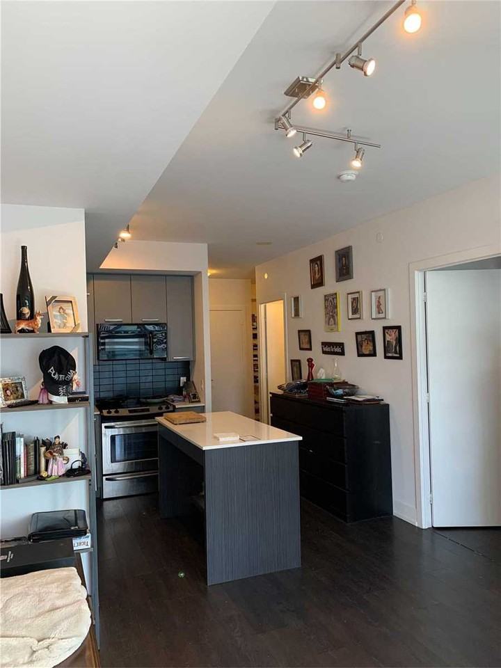 Yonge St & 16th Ave #1511 - Photo 2 of 8