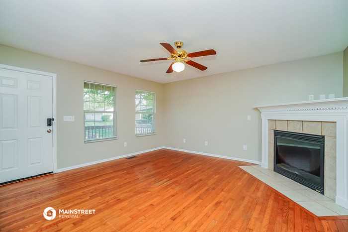 1218 Idlewild Dr - Photo 3 of 16