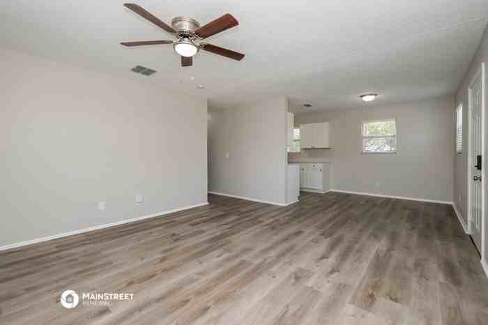 425 S Disston Ave - Photo 3 of 16