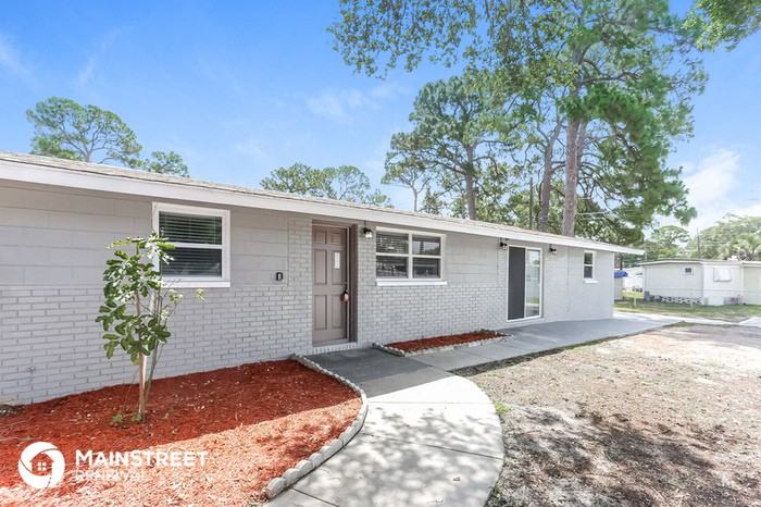 133 Se Lincoln Cir N - Photo 2 of 17