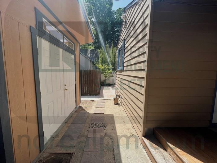 2870 18th St - Photo 2 of 8