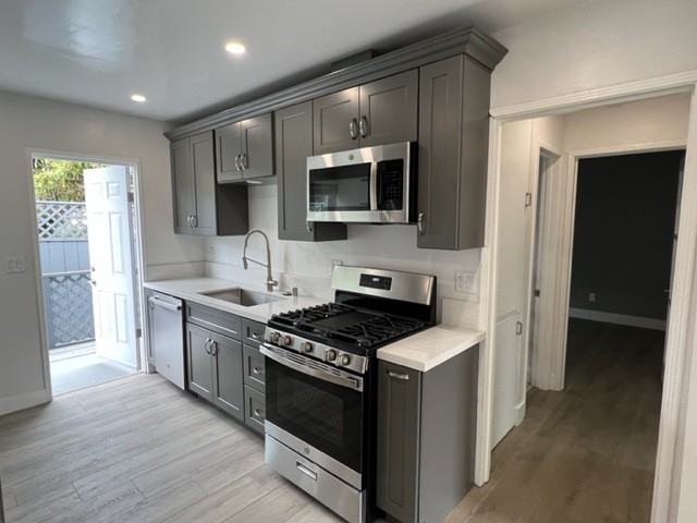 1658 Cable Street - Photo 3 of 16