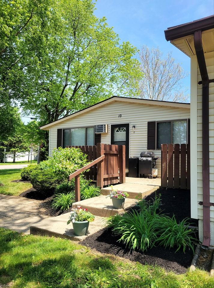 Silver Maple Apartments - Photo 2 of 11