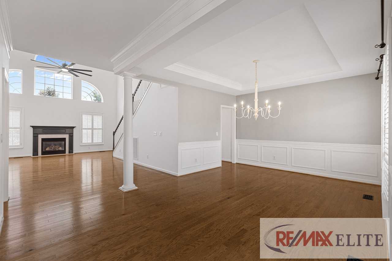 6744 North Creekwood Drive - Photo 2 of 34