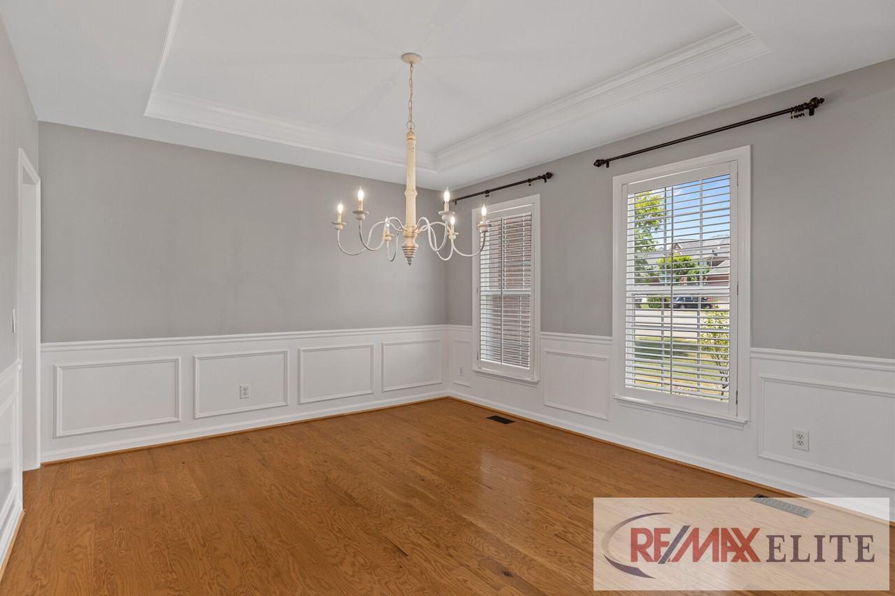 6744 North Creekwood Drive - Photo 3 of 34