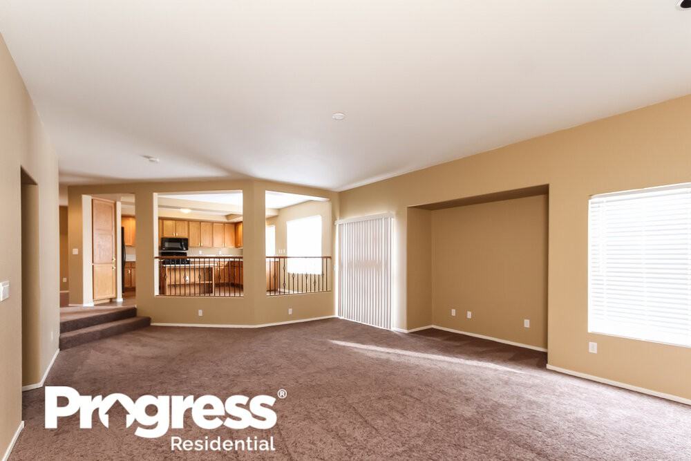 5136 Marsh Butte St - Photo 4 of 15