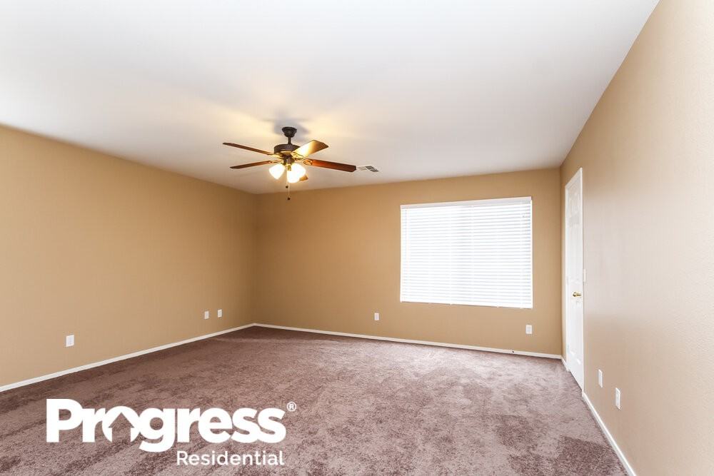 5136 Marsh Butte St - Photo 5 of 15