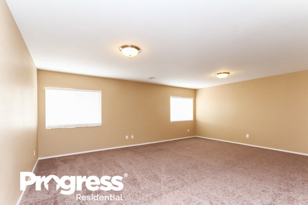 5136 Marsh Butte St - Photo 6 of 15