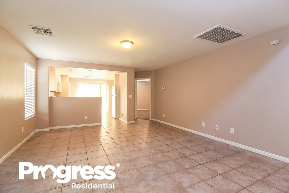 11758 Bergamo Ct - Photo 3 of 16