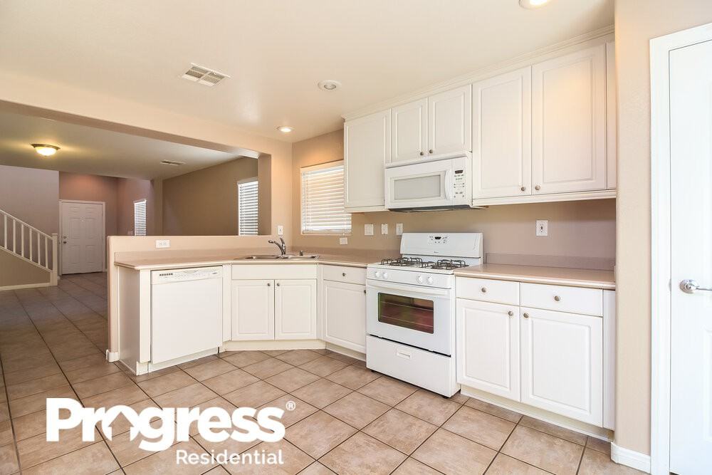 11758 Bergamo Ct - Photo 6 of 16