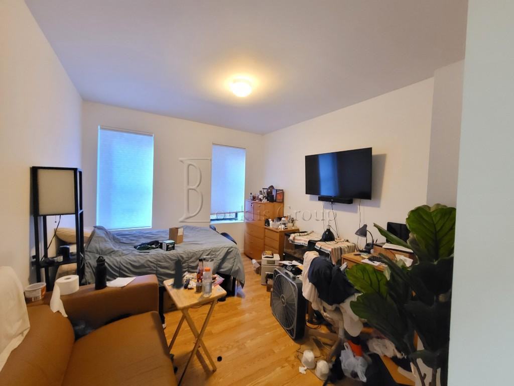 28-08  35th Street #1L - Photo 3 of 6