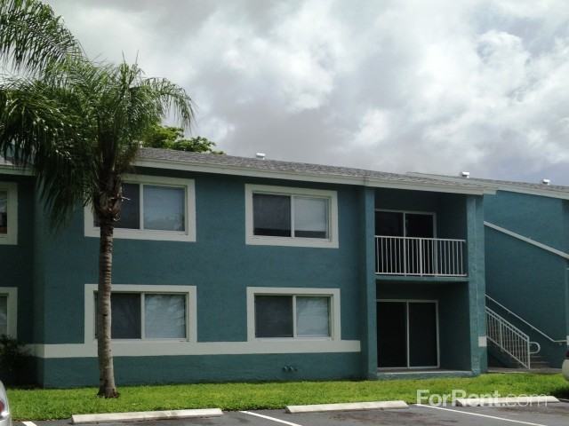 Southpoint Crossing - Photo 3 of 27