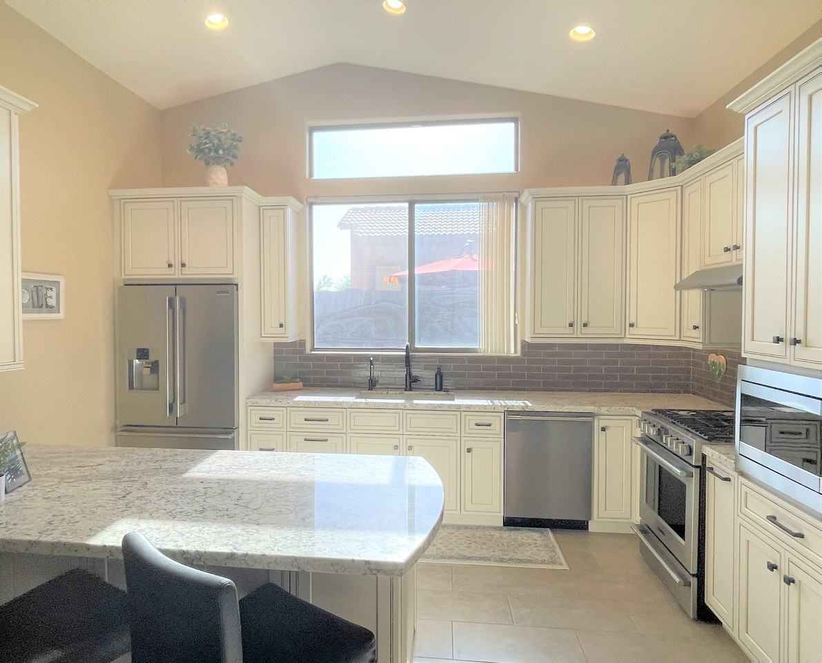 1506 N Sierra Hts - Photo 3 of 21