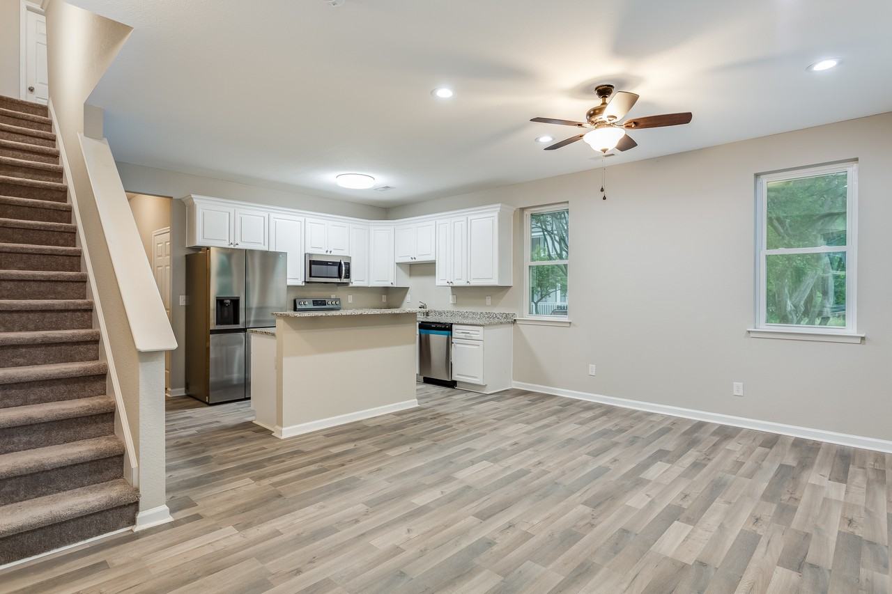 890 Johnson Ave - Photo 2 of 10