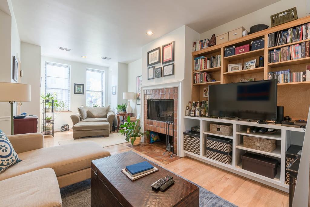 1751 Willard St Nw #3 - Photo 3 of 11