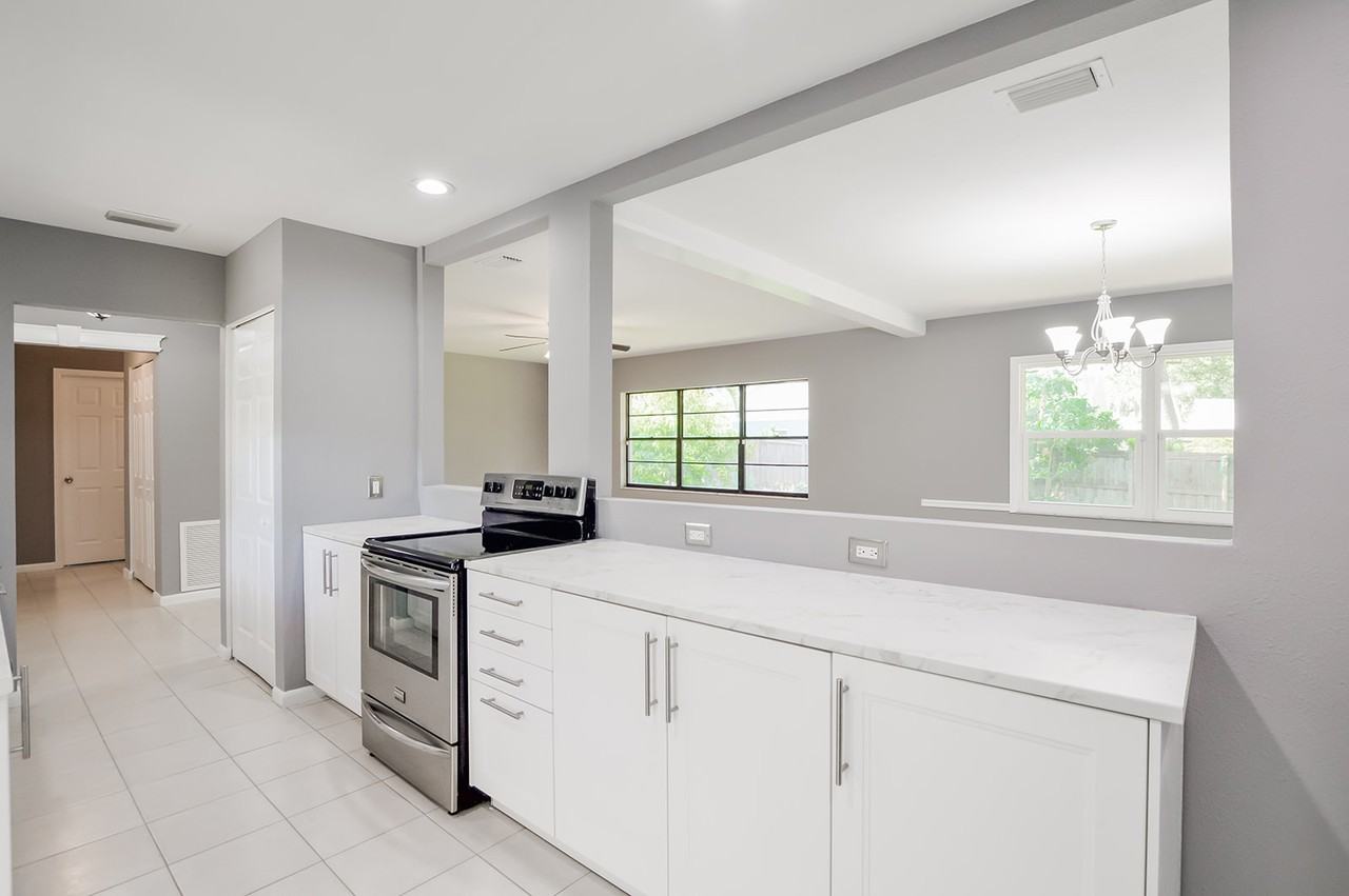 908 Lakemont Dr - Photo 3 of 23