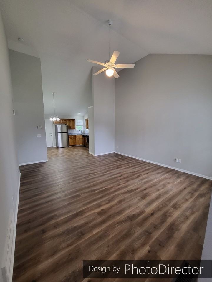 1020 Ne Queens Ct - Photo 2 of 16