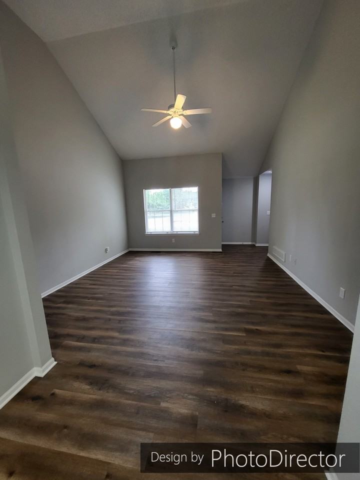 1020 Ne Queens Ct - Photo 3 of 16