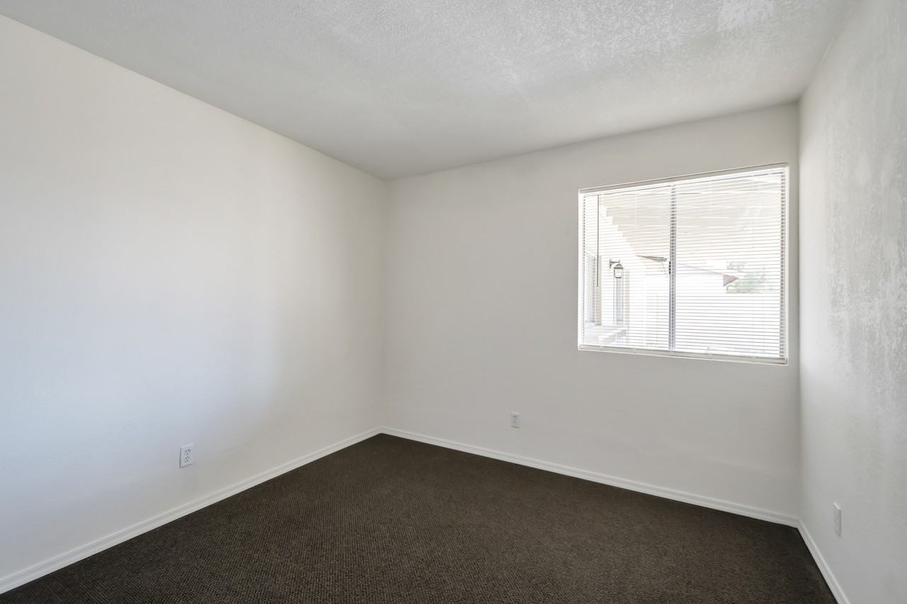 552 W Kilarea Ave - Photo 4 of 15