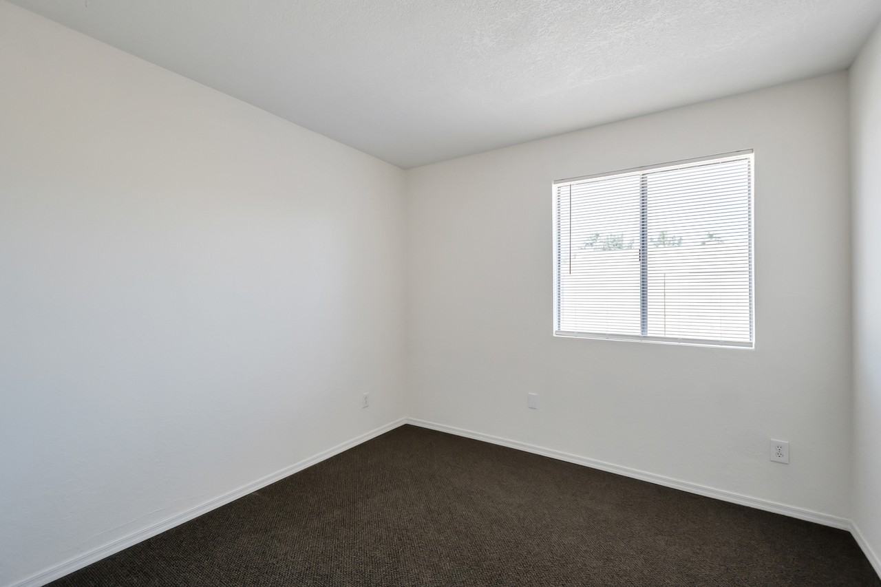 552 W Kilarea Ave - Photo 5 of 15