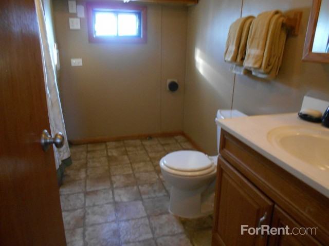 Queen Anne Courts - Photo 3 of 26