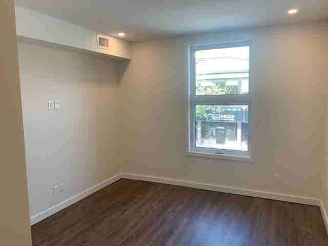 16 Simcoe Street South #16 Upper - Photo 3 of 8