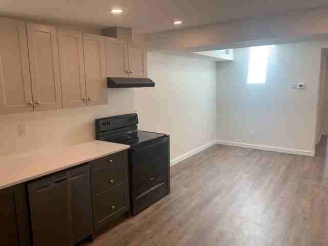 16 Simcoe Street South #16 Upper - Photo 2 of 8