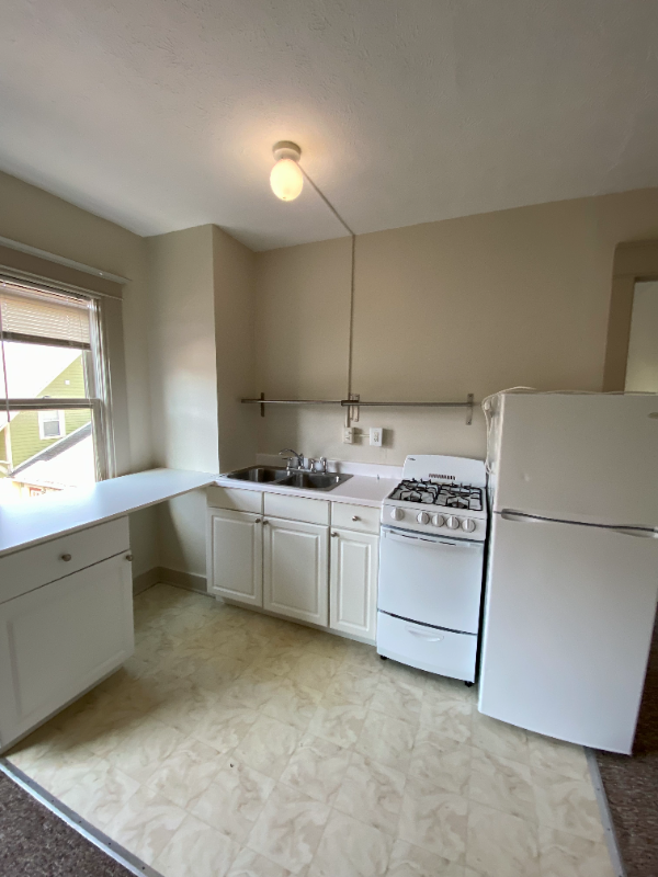 418 Waukazoo Ave #4 - Photo 2 of 7