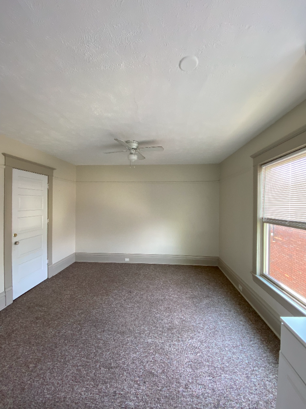 418 Waukazoo Ave #4 - Photo 3 of 7