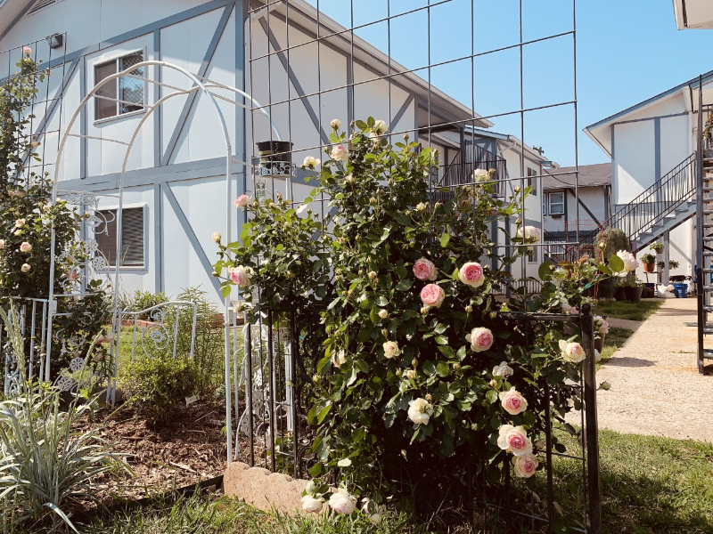 1701 Nw 29th St - Photo 3 of 18