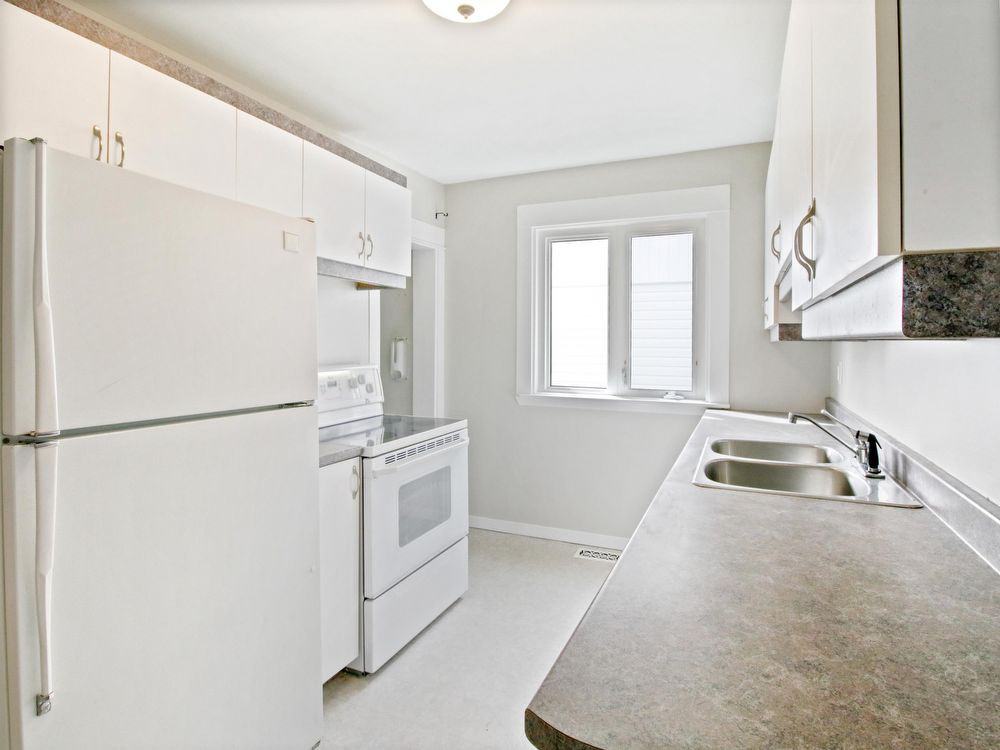 100 Atkinson Ave - Photo 3 of 29