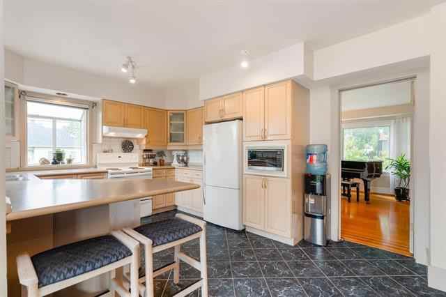 3804 Cambridge St - Photo 2 of 40