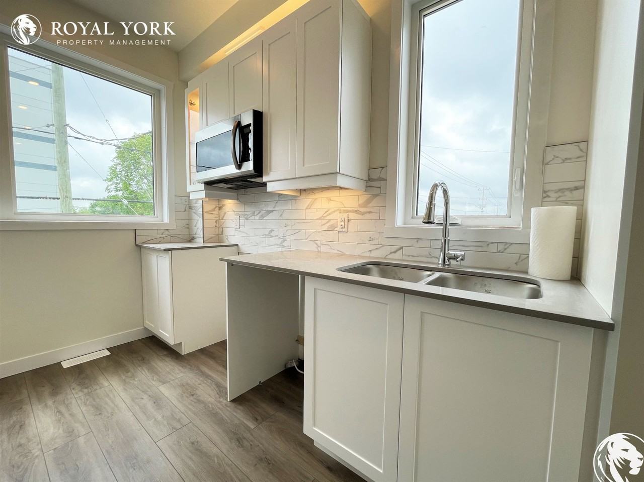 650 Victoria St N - Photo 2 of 27