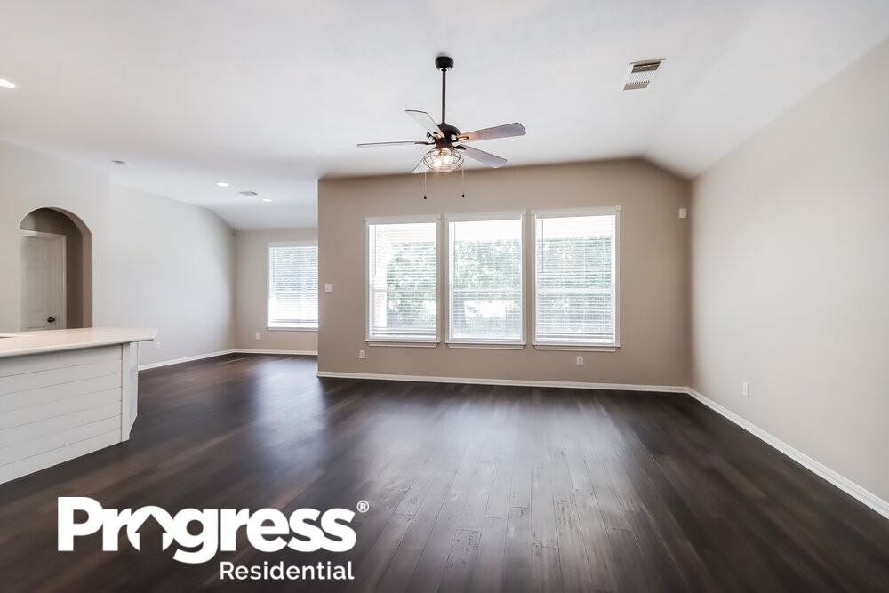 25589 Oakhurst Forest Dr - Photo 3 of 16