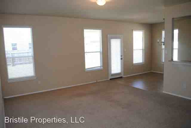 1816 Bill Baker Dr - Photo 3 of 4