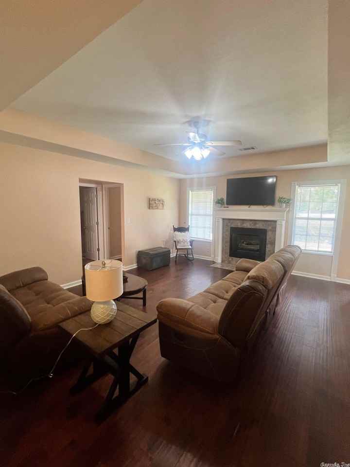 313 Lamplighter Dr - Photo 2 of 25