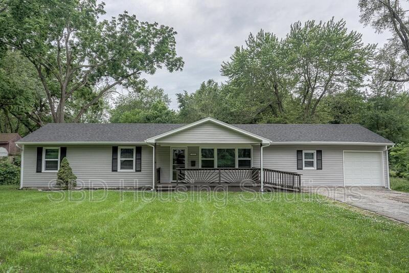 10316 Crystal Ave - Photo 2 of 10