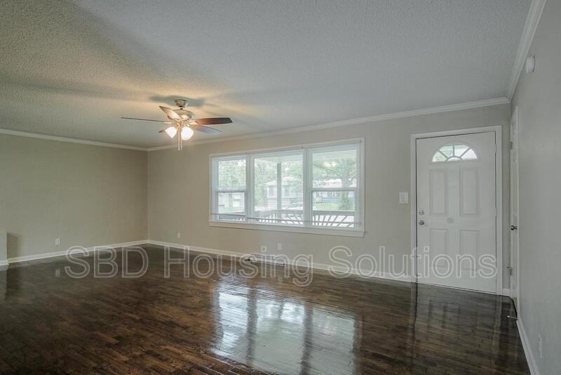 10316 Crystal Ave - Photo 3 of 10