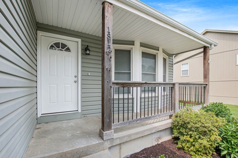 1812 Se 7th St - Photo 3 of 24