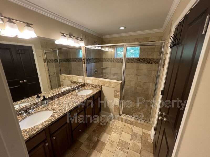 2074 Hilburn Dr Se - Photo 3 of 22