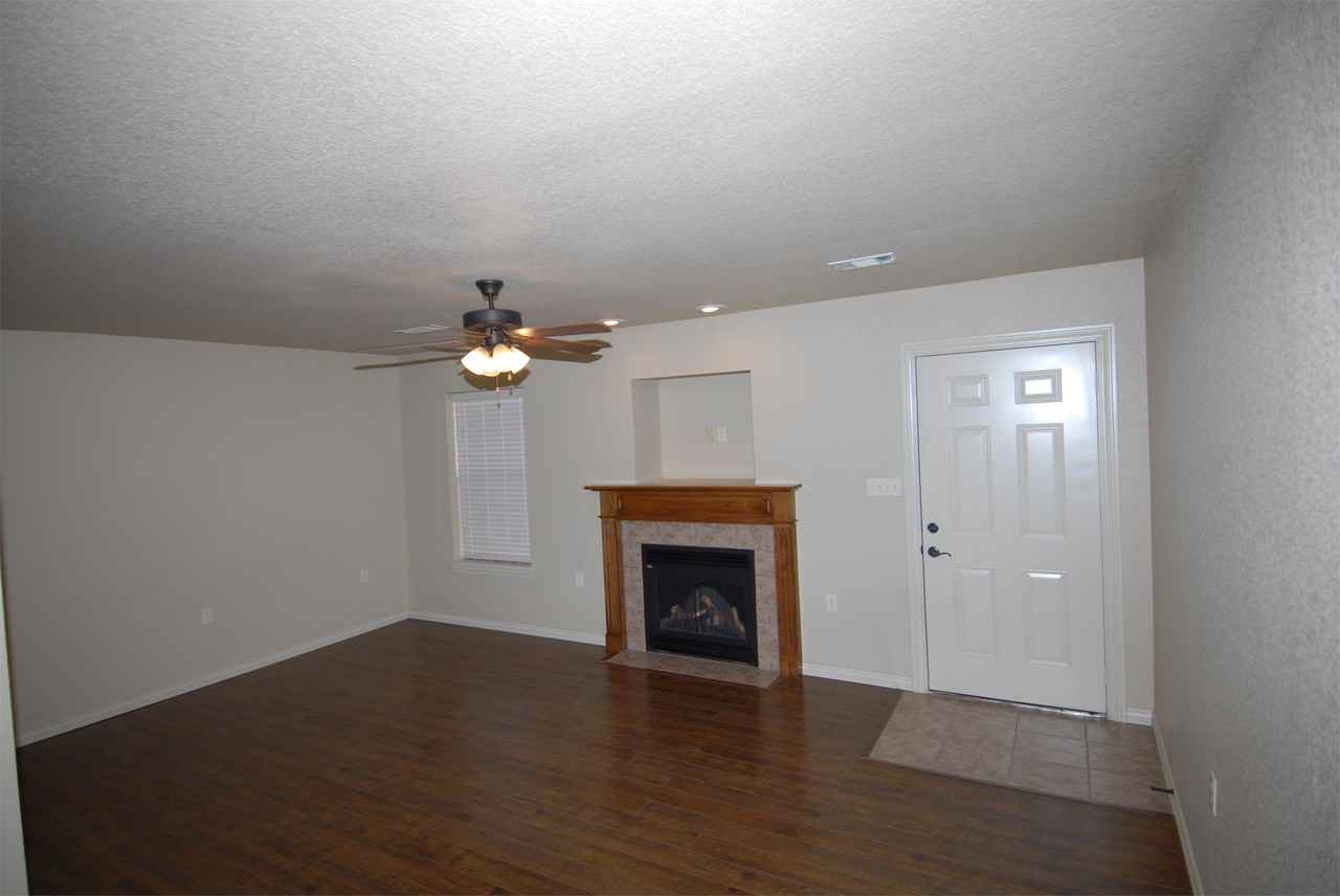 3493 W Chevaux Dr #1 - Photo 3 of 11