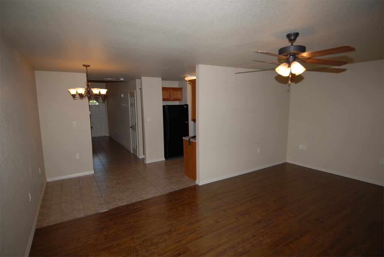 3493 W Chevaux Dr #1 - Photo 4 of 11