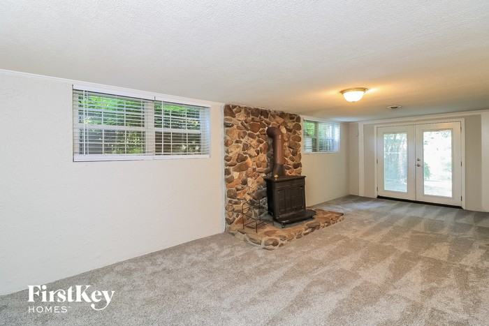 2000 Starlight Dr - Photo 2 of 15